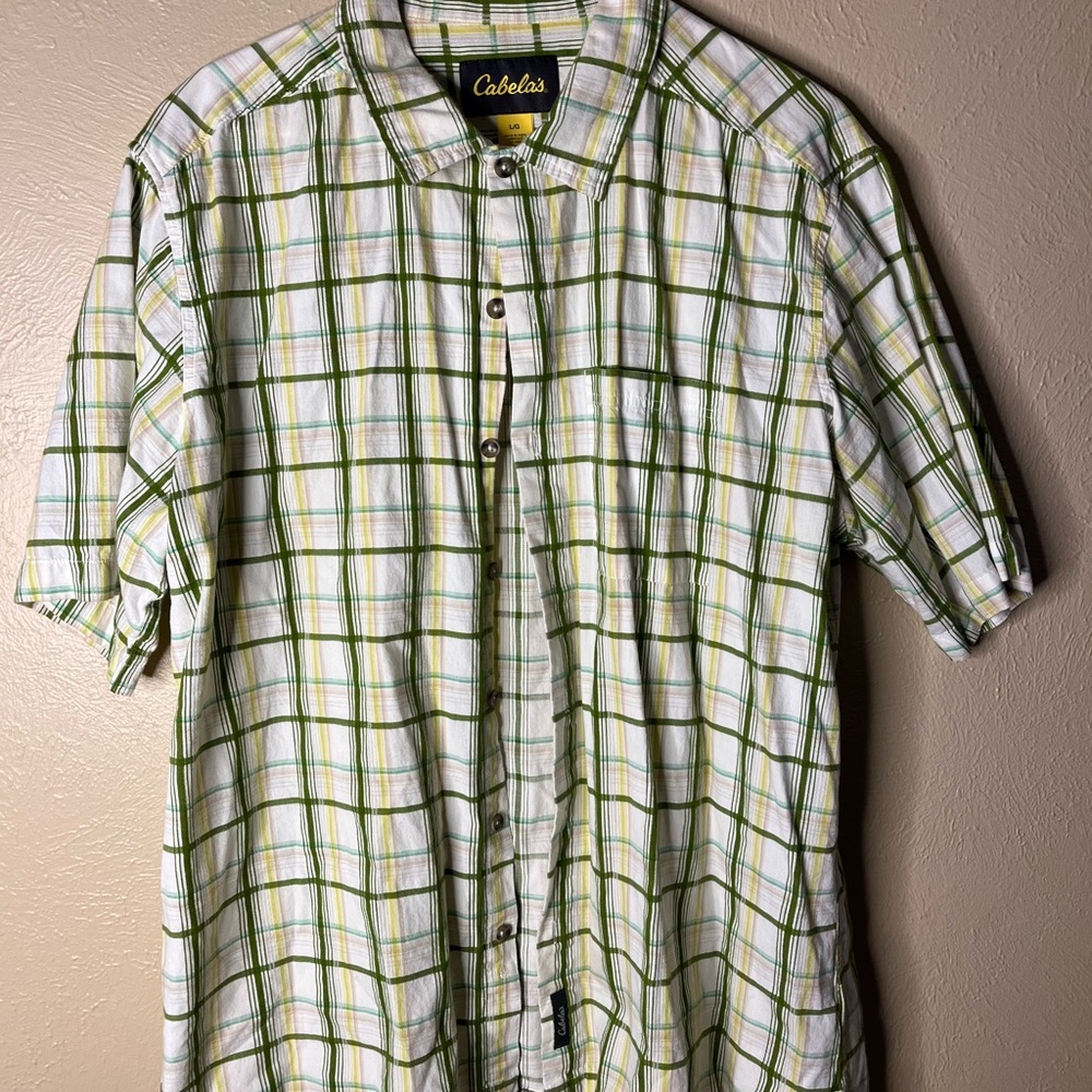 Cabela's White and Green Checkered Men's Shirt. Short sleeve. Size large.